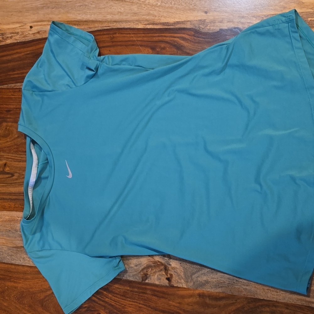 Nike tee